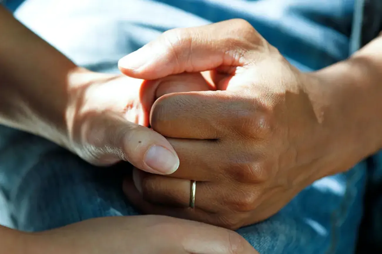 twee verstrengelde handen