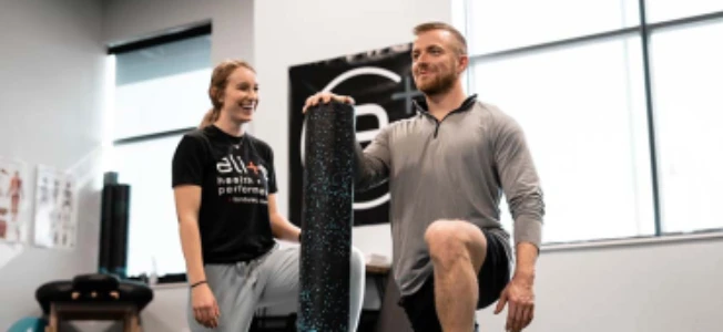Twee mensen in een sportschool